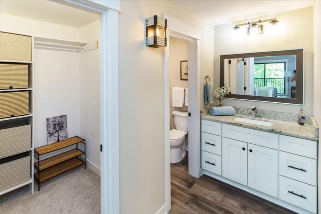 $260,000 | 10501 Cedar Lake Road, Unit 404, Minnetonka, MN 55305