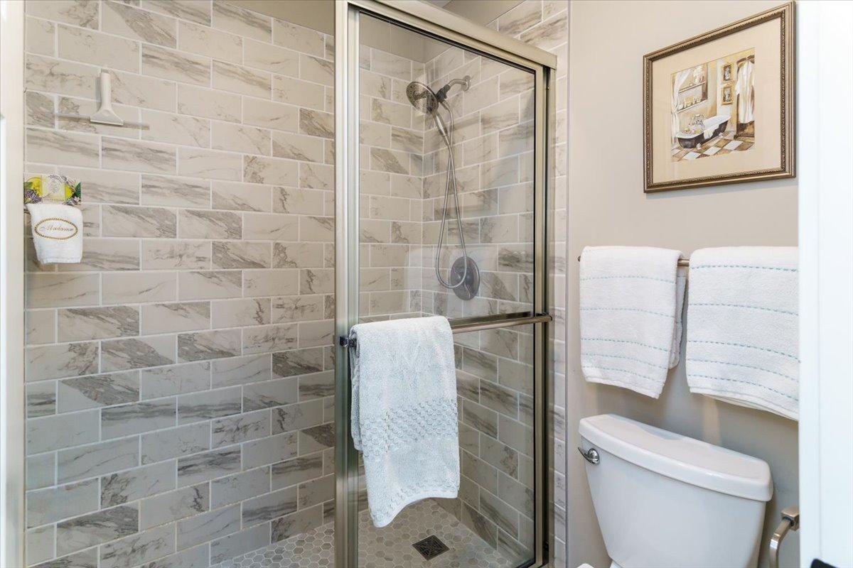 10501 Cedar Lake Road, Unit 404 Minnetonka, MN 55305 - Photo 19 of 34