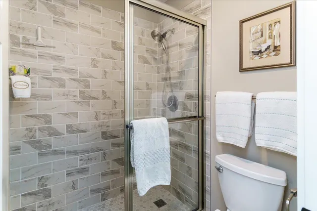 $260,000 | 10501 Cedar Lake Road, Unit 404, Minnetonka, MN 55305