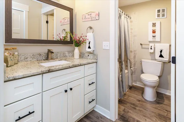 $260,000 | 10501 Cedar Lake Road, Unit 404, Minnetonka, MN 55305