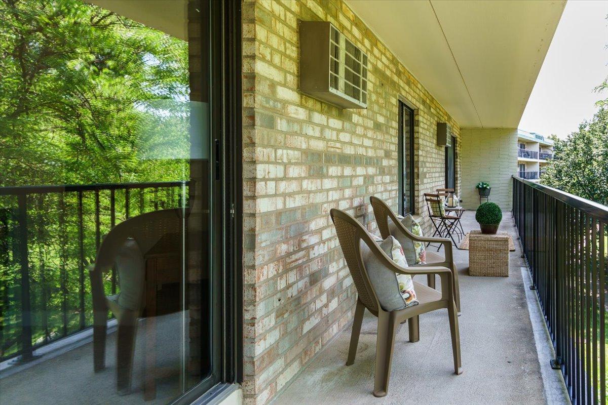 10501 Cedar Lake Road, Unit 404 Minnetonka, MN 55305 - Photo 25 of 34