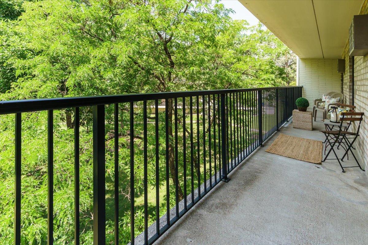 10501 Cedar Lake Road, Unit 404 Minnetonka, MN 55305 - Photo 26 of 34