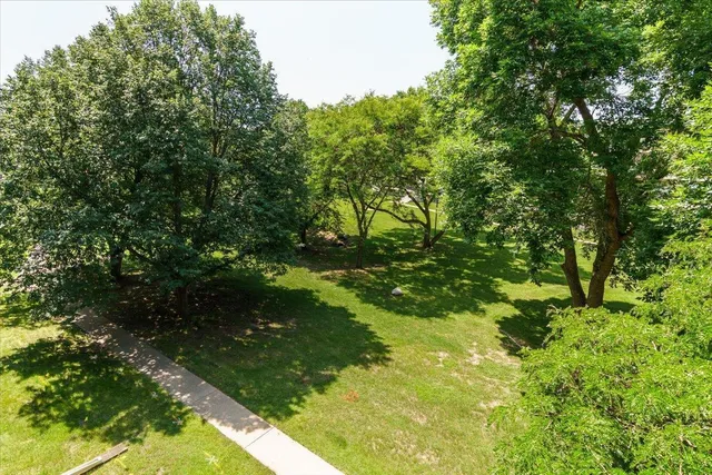 $260,000 | 10501 Cedar Lake Road, Unit 404, Minnetonka, MN 55305