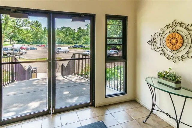 $260,000 | 10501 Cedar Lake Road, Unit 404, Minnetonka, MN 55305