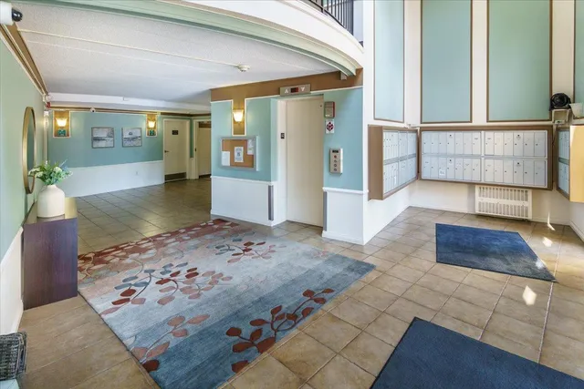 $260,000 | 10501 Cedar Lake Road, Unit 404, Minnetonka, MN 55305