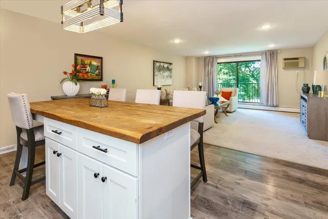 $260,000 | 10501 Cedar Lake Road, Unit 404, Minnetonka, MN 55305