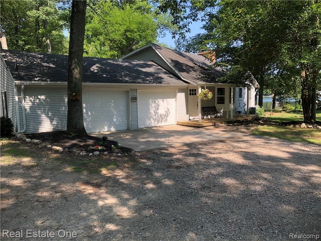 5222 Woodlane Road Clarkston, MI 48348 - Photo 10 of 50 3 car garage