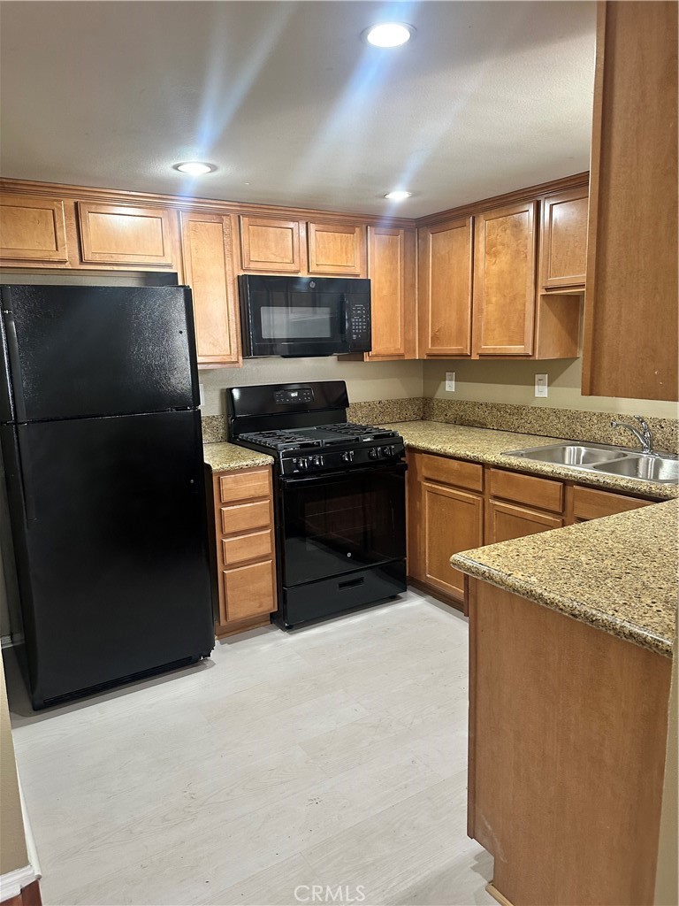 1313 Massachusetts Avenue, Unit 201 Riverside, CA 92507 - Photo 3 of 8