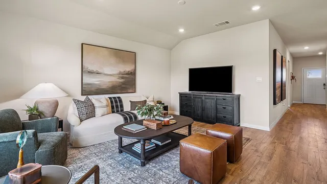 $325,990 | 121 Southridge Trail, Marble Falls, TX 78654