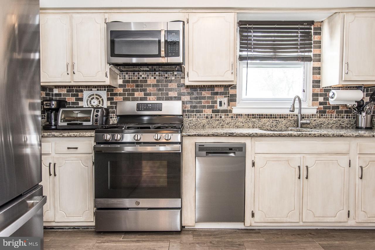 10648 Halstead Street Philadelphia, PA 19116 - Photo 12 of 36