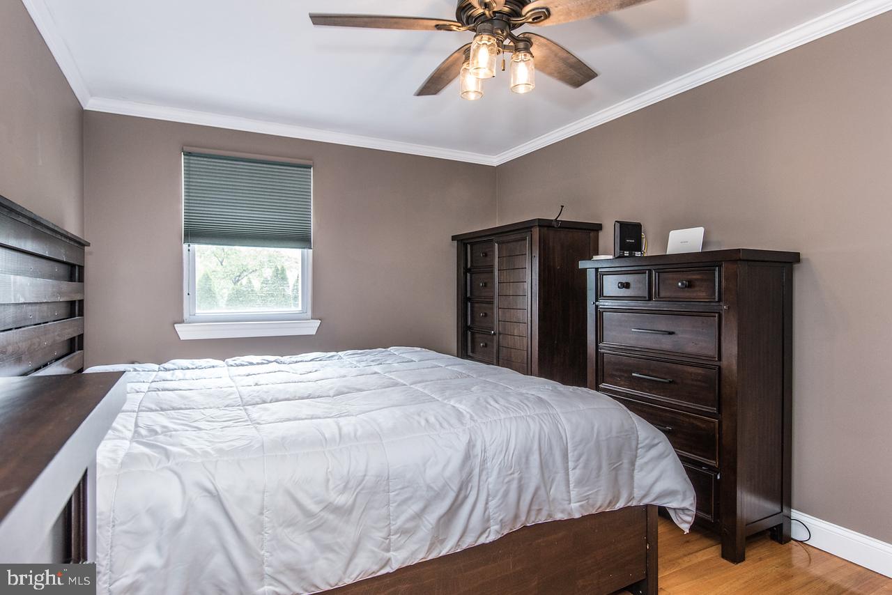 10648 Halstead Street Philadelphia, PA 19116 - Photo 17 of 36