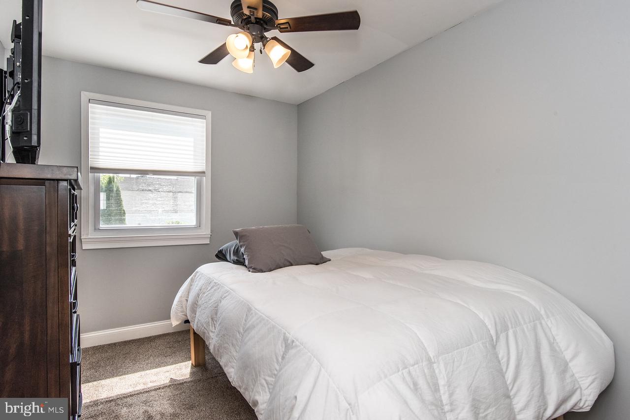 10648 Halstead Street Philadelphia, PA 19116 - Photo 18 of 36