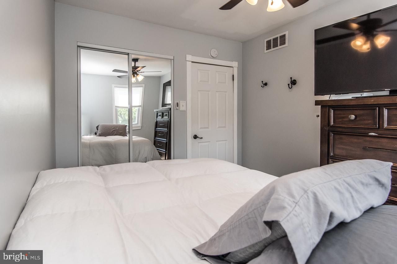 10648 Halstead Street Philadelphia, PA 19116 - Photo 19 of 36