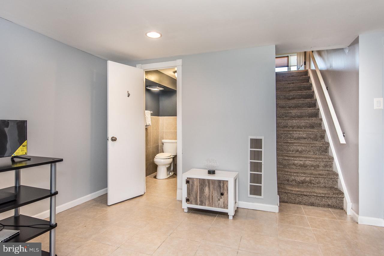 10648 Halstead Street Philadelphia, PA 19116 - Photo 23 of 36