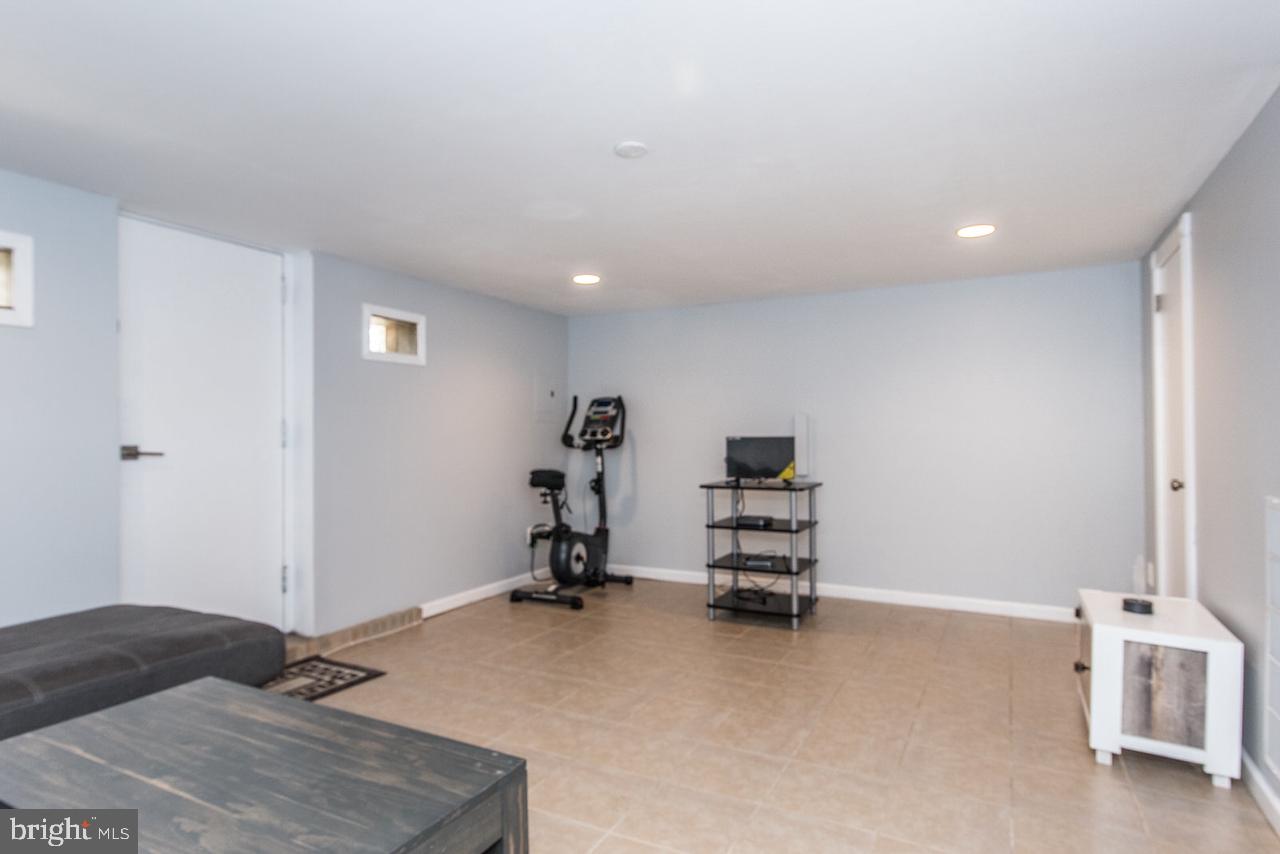 10648 Halstead Street Philadelphia, PA 19116 - Photo 25 of 36