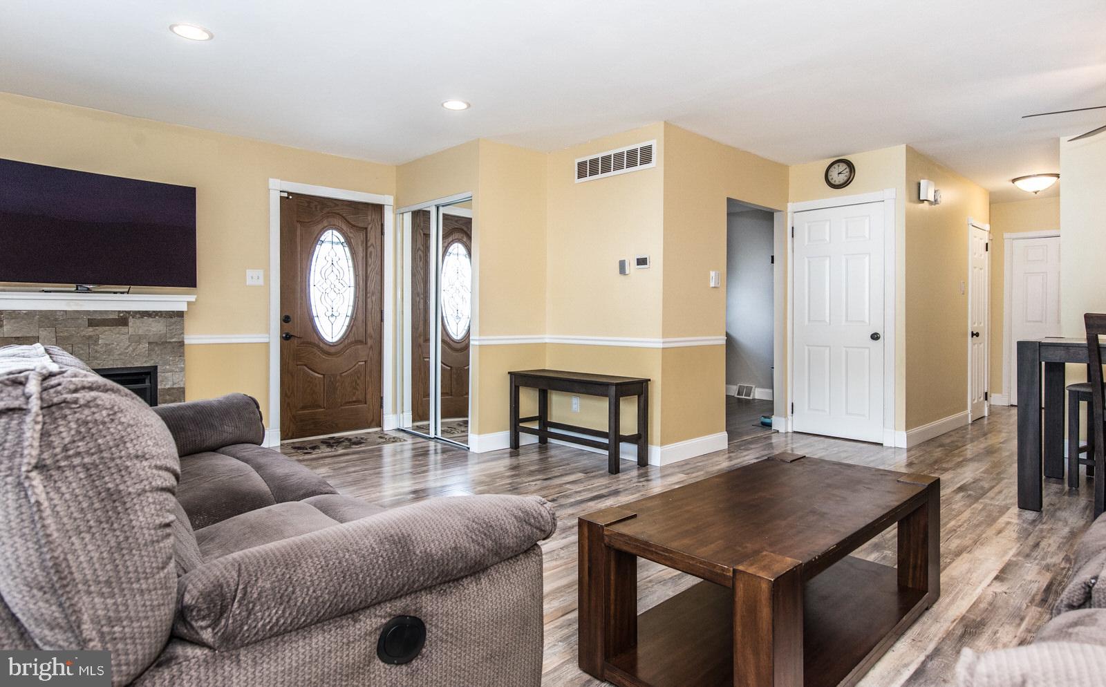 10648 Halstead Street Philadelphia, PA 19116 - Photo 7 of 36