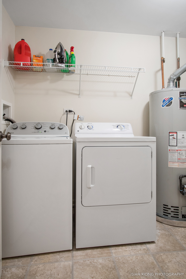 445 Dancer Lane, Unit 405 Oswego, IL 60543 - Photo 8 of 32 a utility room with dryer and washer
