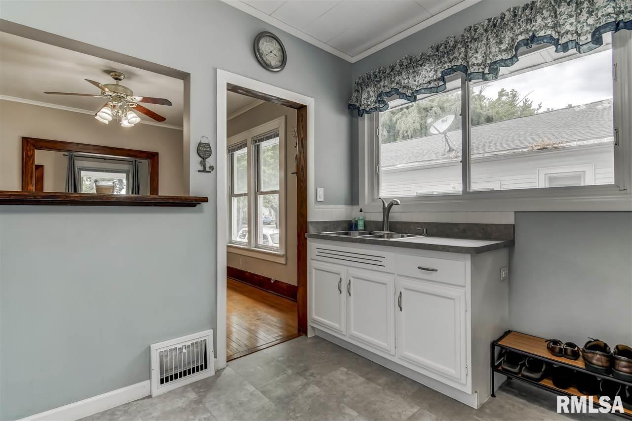 2248 South 10th Street Springfield, IL 62703 - Photo 8 of 36