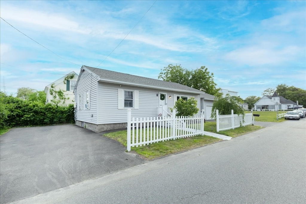 5 Meriline Avenue Methuen, MA 01844 - Photo 2 of 28