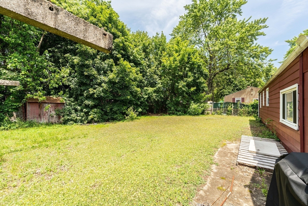 82 Redfern Drive Springfield, MA 01109 - Photo 13 of 15