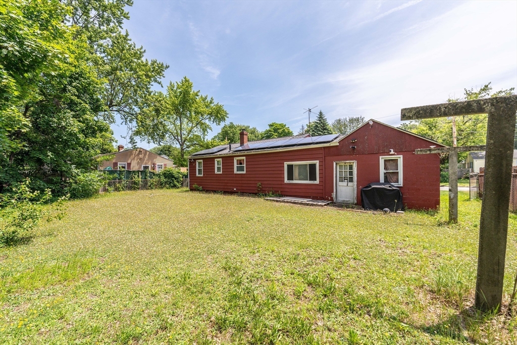 82 Redfern Drive Springfield, MA 01109 - Photo 14 of 15