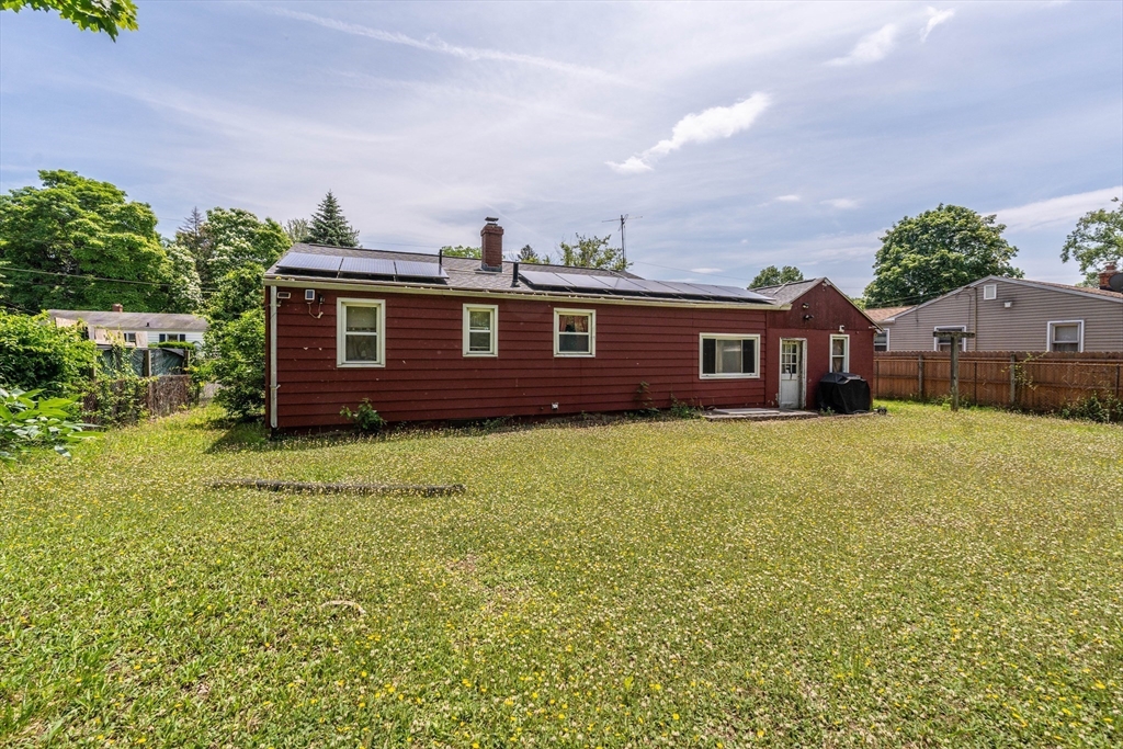 82 Redfern Drive Springfield, MA 01109 - Photo 4 of 15