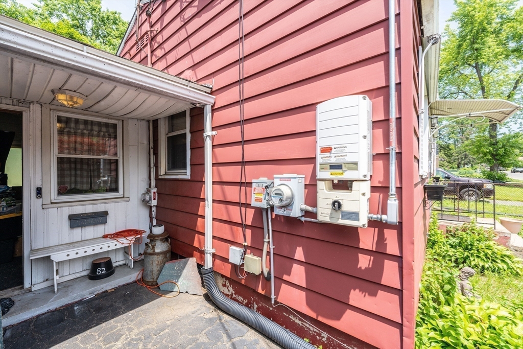 82 Redfern Drive Springfield, MA 01109 - Photo 5 of 15