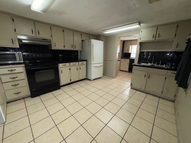 1542 Pineknot Road Box Springs, GA 31801 - Photo 9 of 18 Kitchen