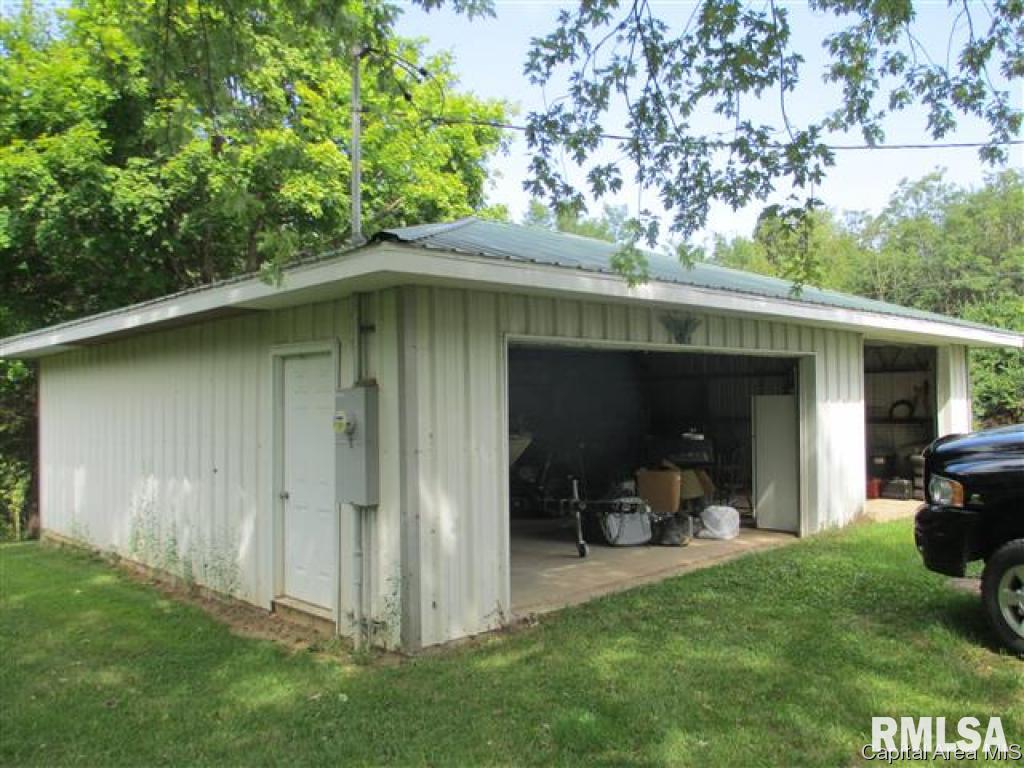 1711 Mt Zion Road Jacksonville, IL 62650 - Photo 4 of 15