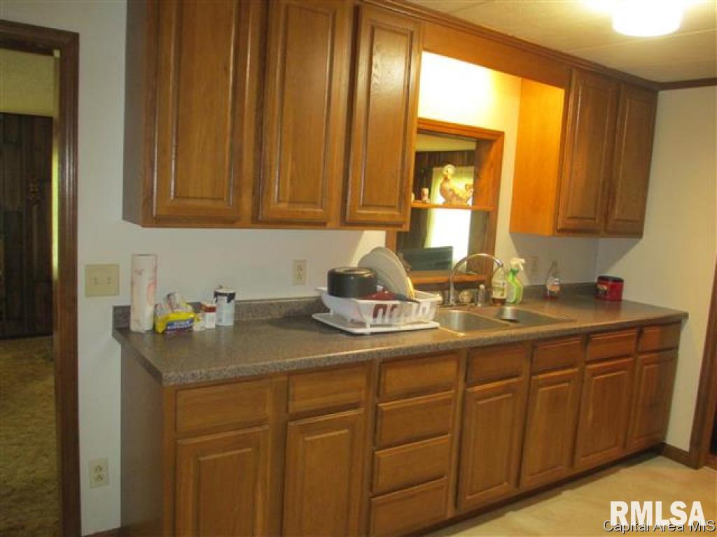 1711 Mt Zion Road Jacksonville, IL 62650 - Photo 6 of 15