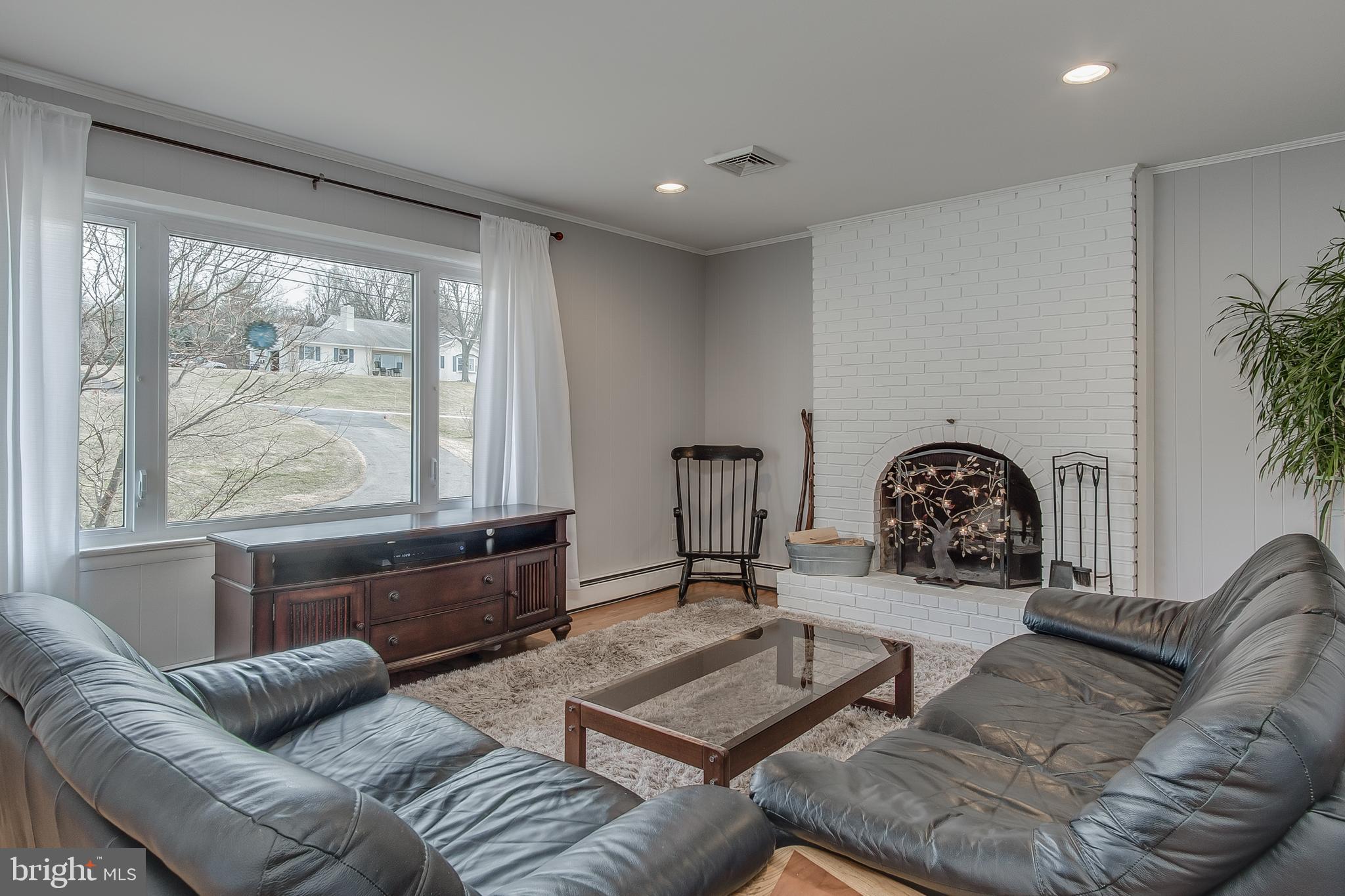 7418 Ridge Road Frederick, MD 21702 - Photo 8 of 58 Living room Pic 2