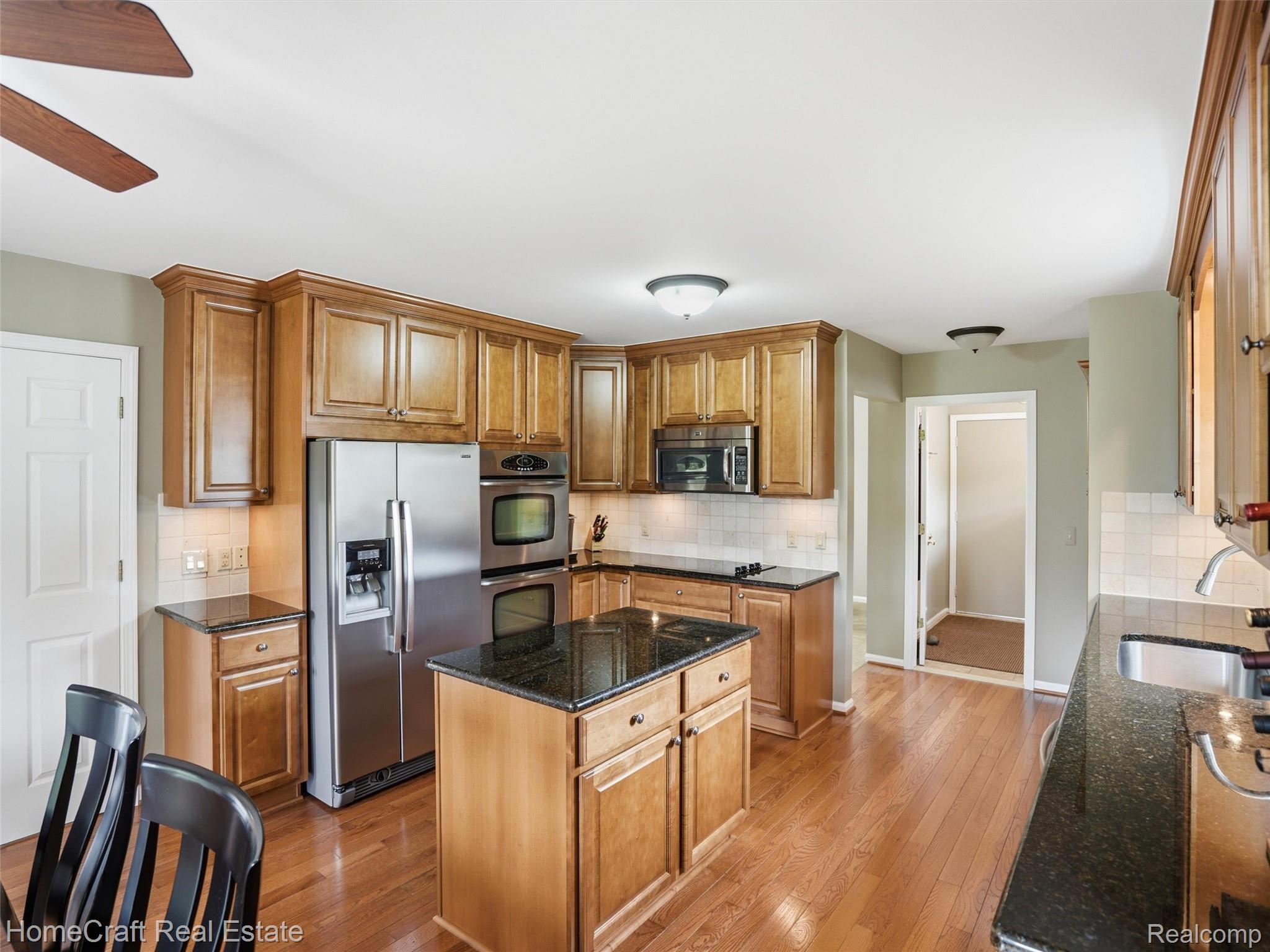 45088 Danbury Road Canton, MI 48188 - Photo 9 of 39 HomeCraft Real Estate