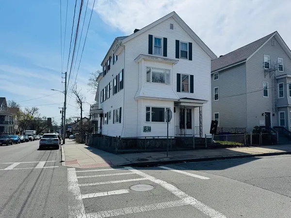 $2,400 | 631 Walnut Street, Unit 1, Fall River, MA 02720