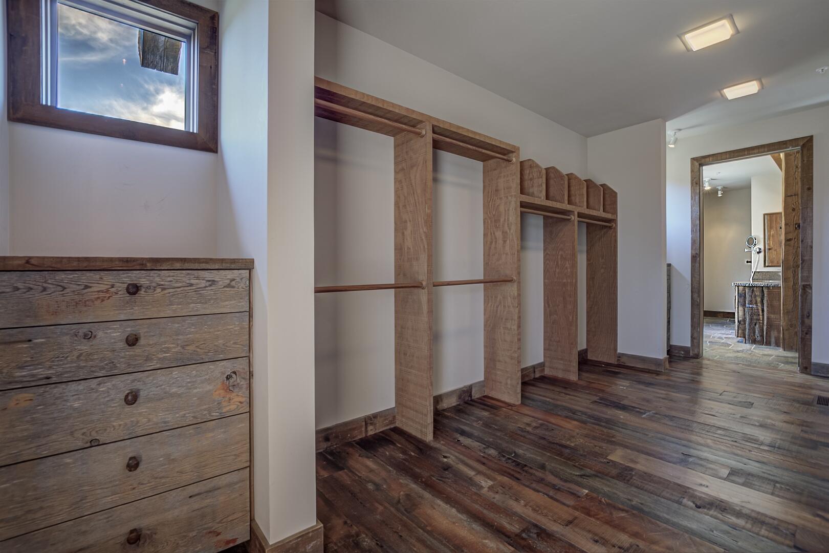 2401 East Rim Club Drive Payson, AZ 85541 - Photo 47 of 116 Another view with built in dressers on both sides