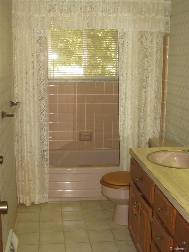7251 Rattalee Lake Road Clarkston, MI 48348 - Photo 22 of 80 IMG_6995.JPG