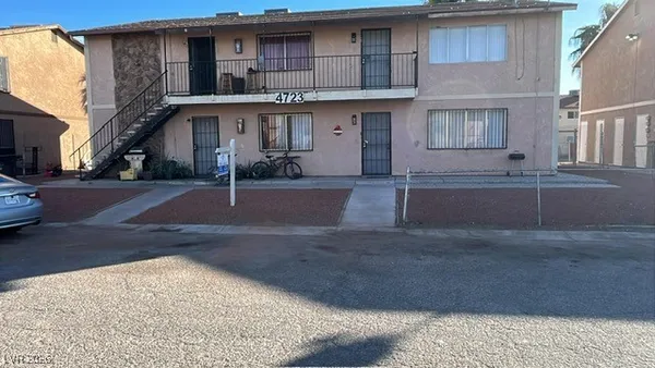 $689,000 | 4723 Thunderbolt Avenue, Las Vegas, NV 89115