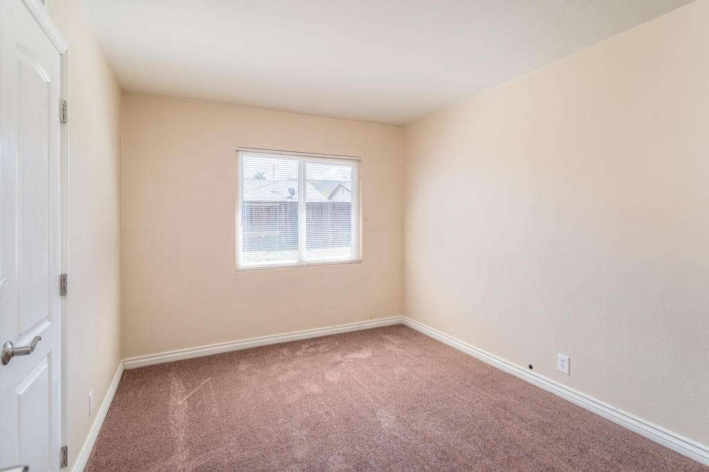 45546 3rd Street East Lancaster, CA 93535 - Photo 16 of 23 an empty room with a window