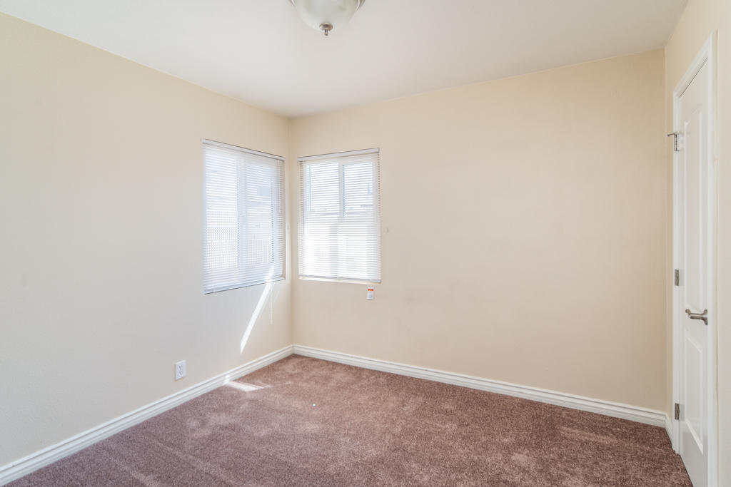 45546 3rd Street East Lancaster, CA 93535 - Photo 18 of 23 an empty room with a window
