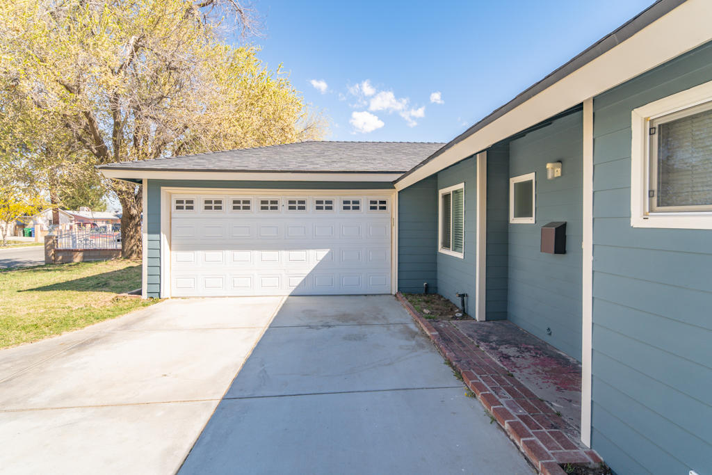45546 3rd Street East Lancaster, CA 93535 - Photo 4 of 23 a view of a hallway with an outdoor space