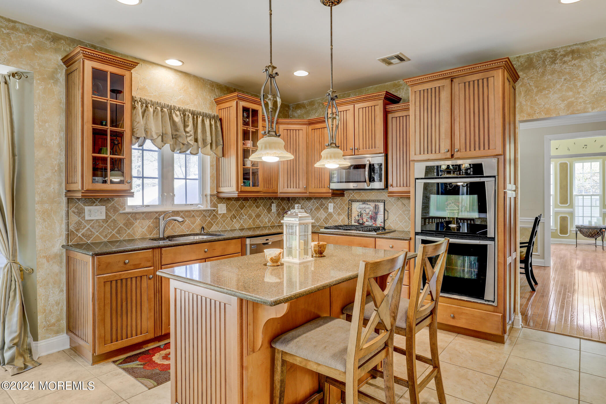 9 Emily Road Manalapan, NJ 07726 - Photo 15 of 35 17 - Kitchen