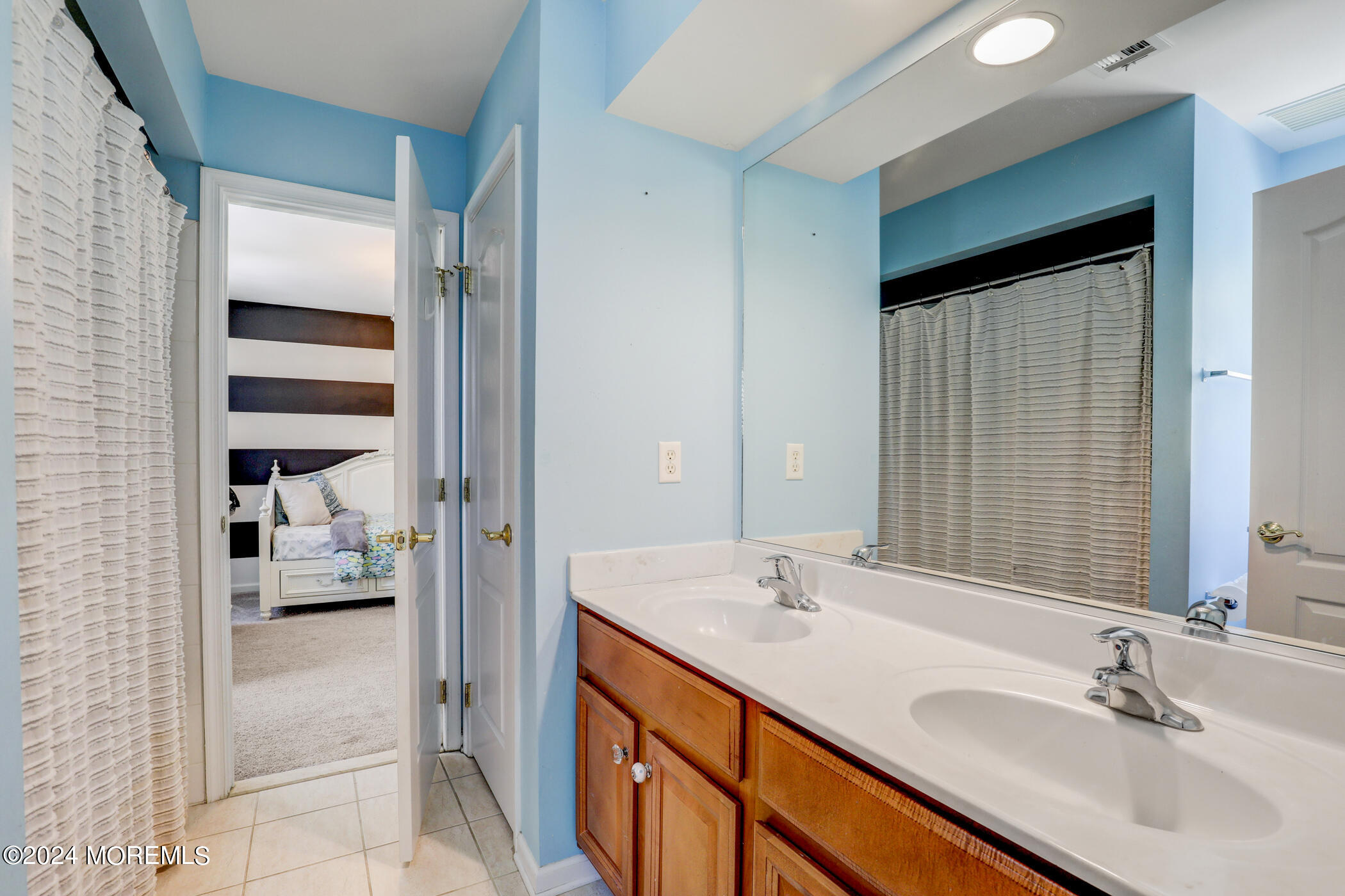 9 Emily Road Manalapan, NJ 07726 - Photo 29 of 35 32 - Bathroom