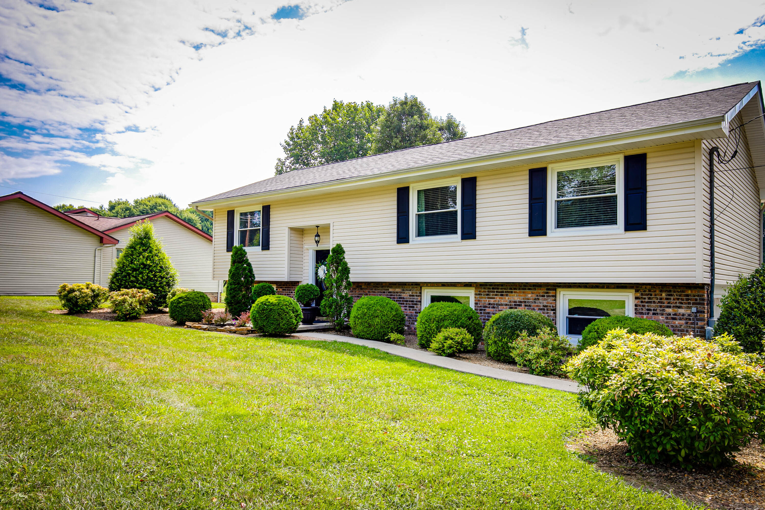 915 Hidden Valley Road Kingsport, TN 37663 - Photo 2 of 43 Hidden Valley Rd-2