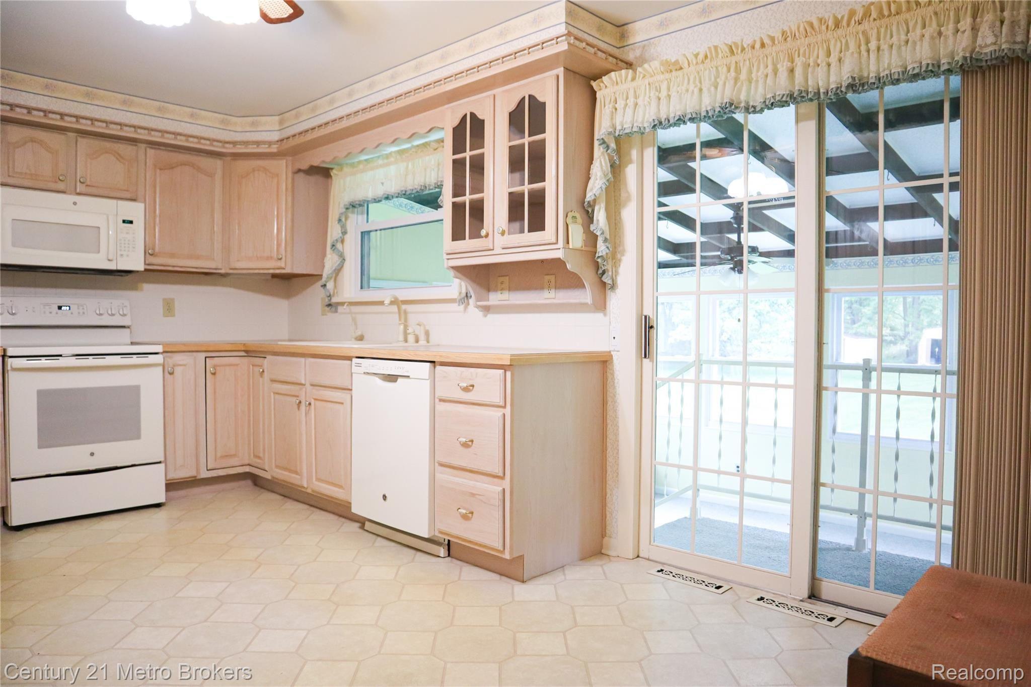 7338 Embury Road Grand Blanc, MI 48439 - Photo 17 of 43 IMG_0017.jpg