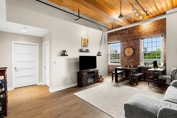 $3,000 | 130 John Street, Unit 459, Lowell, MA 01852