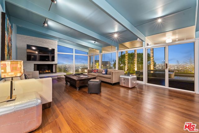 $5,900,000 | 8411 Hollywood Boulevard, Los Angeles, CA 90069