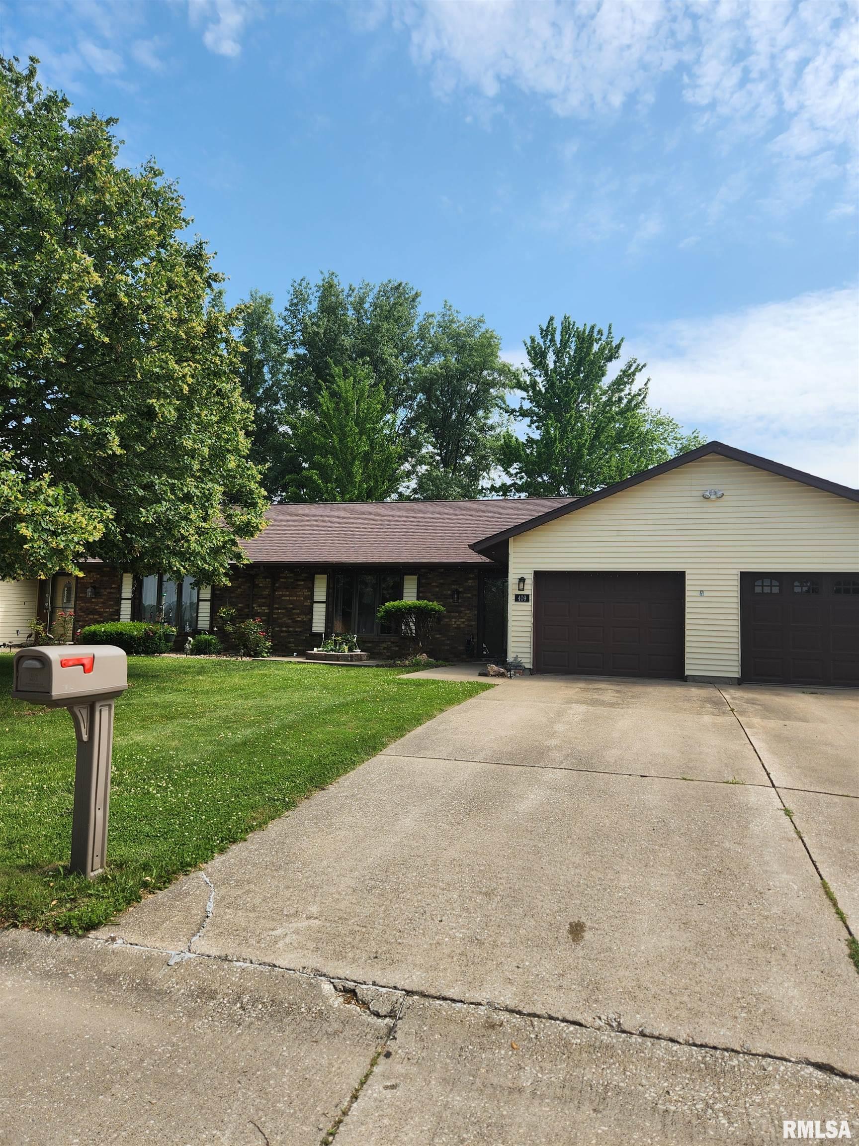 409 Evergreen Drive Macomb, IL 61455 - Photo 1 of 15