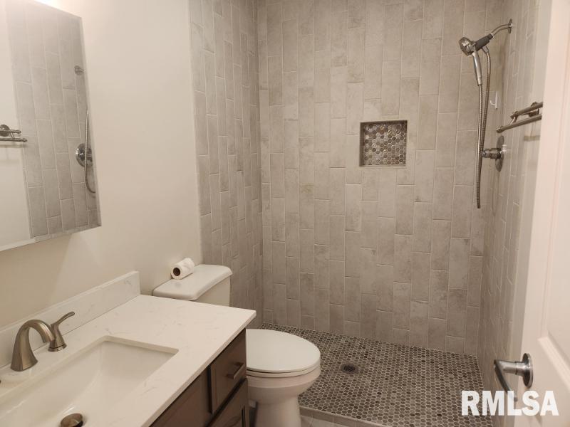 409 Evergreen Drive Macomb, IL 61455 - Photo 12 of 15