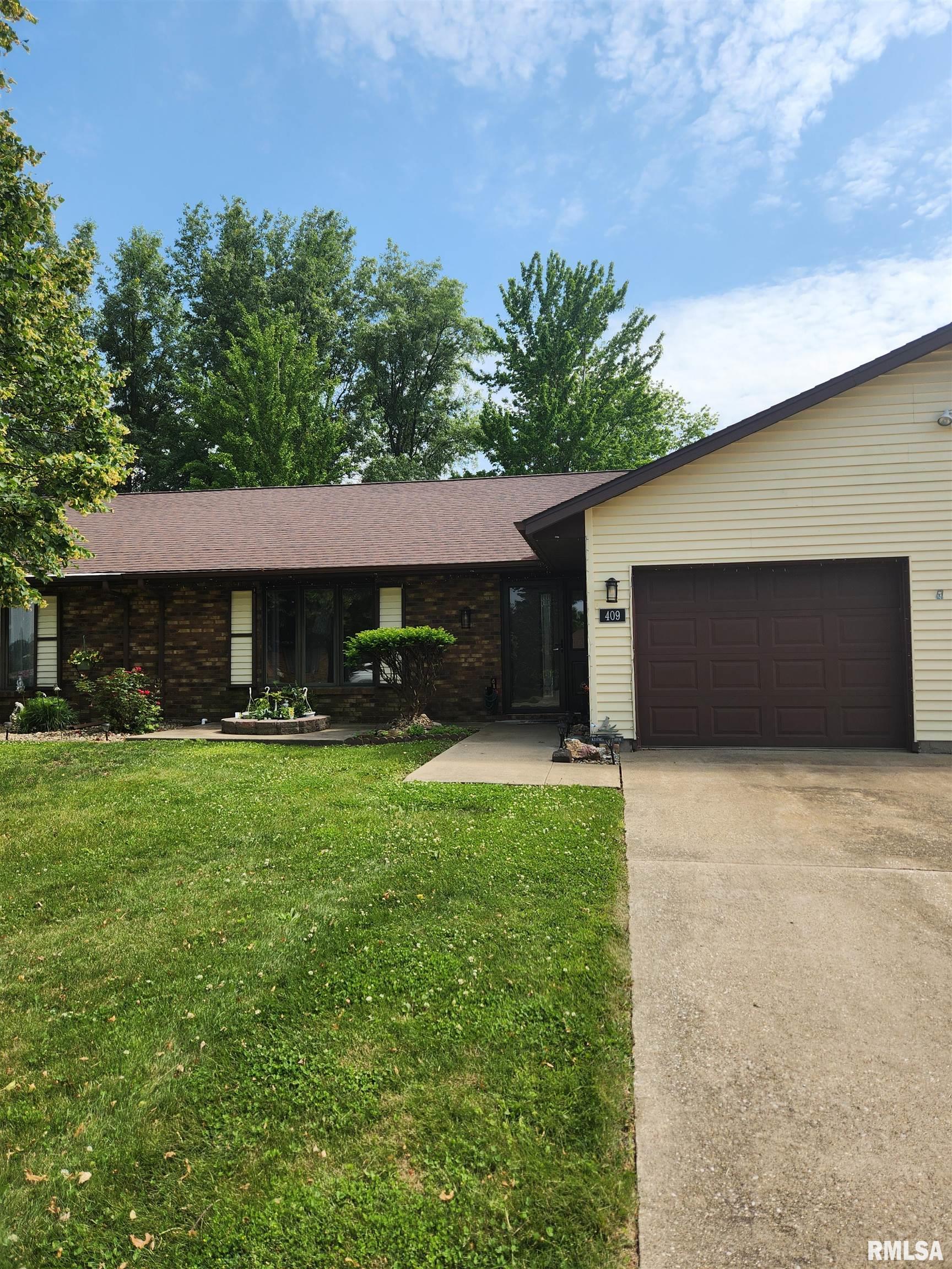 409 Evergreen Drive Macomb, IL 61455 - Photo 3 of 15