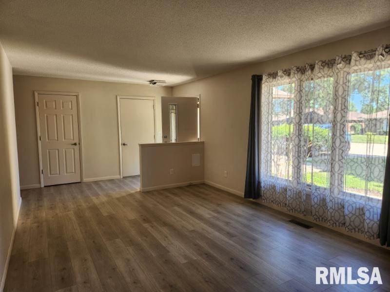 409 Evergreen Drive Macomb, IL 61455 - Photo 6 of 15