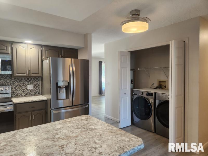 409 Evergreen Drive Macomb, IL 61455 - Photo 8 of 15